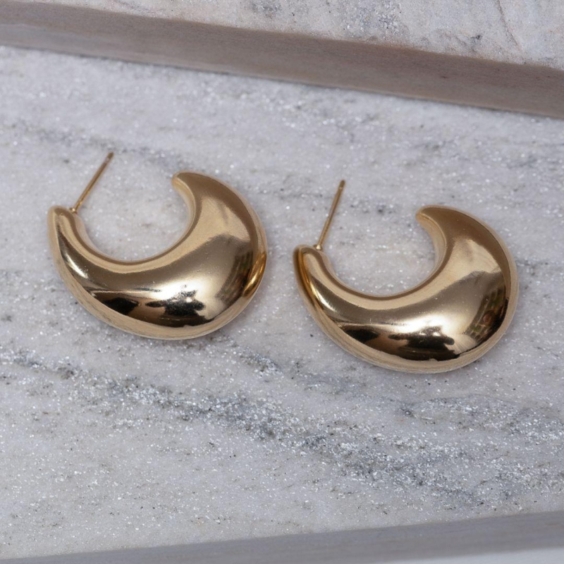 BRINCO ARGOLA GOTA G BANHO OURO 18K
