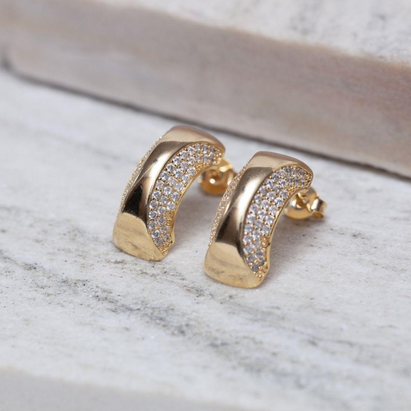 BRINCO MEIA ARGOLA CRAVEJADA BANHO OURO 18K