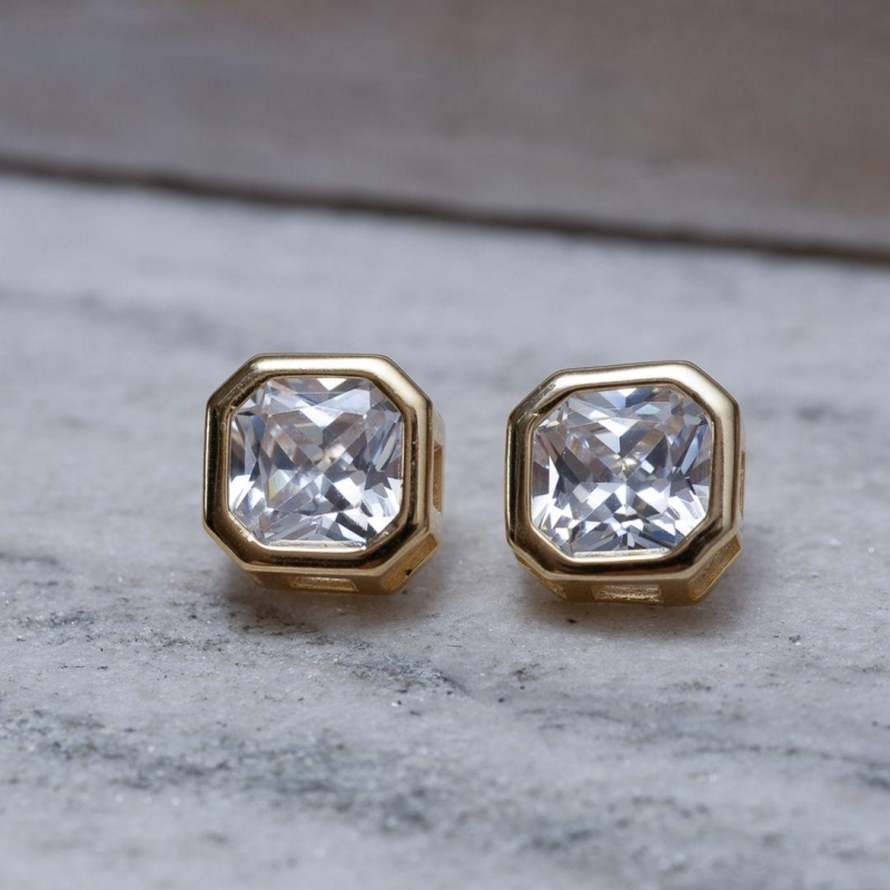 BRINCO QUADRADO COM PEDRA CRISTAL BANHO OURO 18K