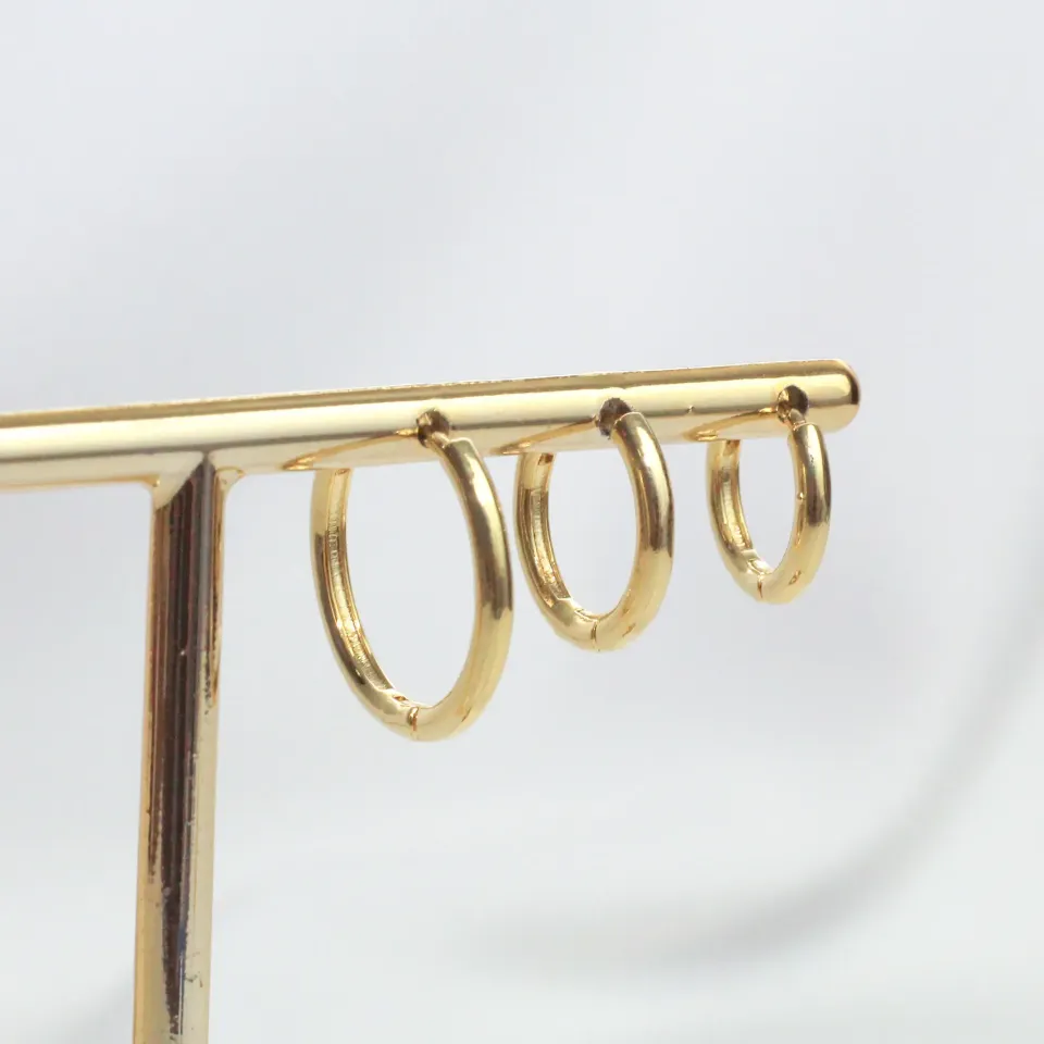 BRINCO ARGOLA FINA LISA P BANHO OURO 18K