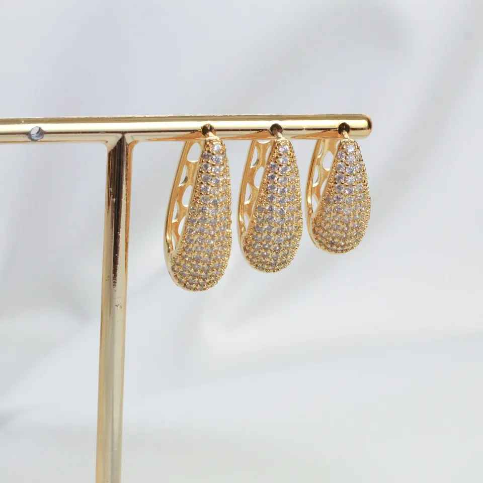 BRINCO ARGOLA G CRAVEJADA ZIRCÔNIA BANHO OURO 18K