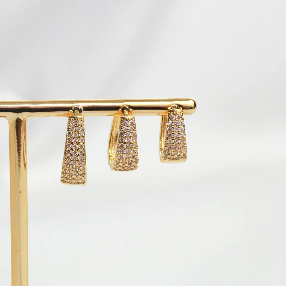 BRINCO ARGOLA OVAL ZIRCÔNIA CRISTAL TRIO G BANHO OURO 18K