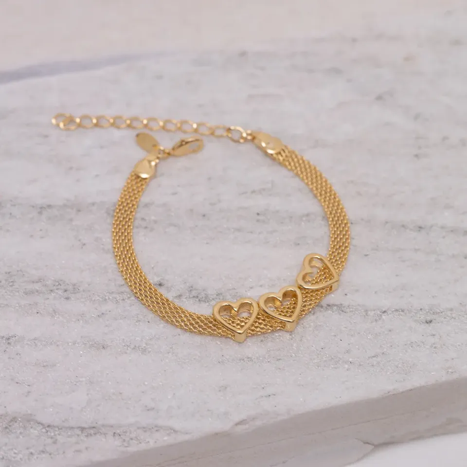 PULSEIRA MALHA COM 3 CORAÇÕES BANHO OURO 18K
