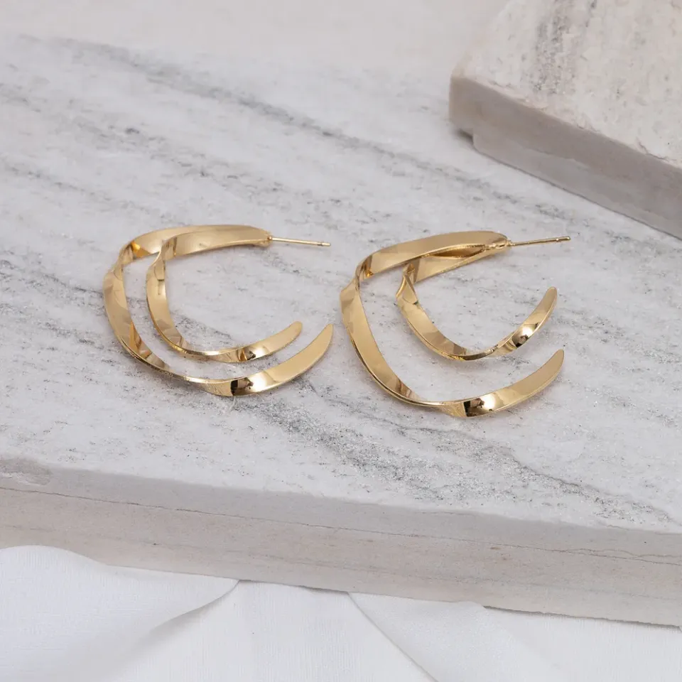 BRINCO ARGOLA G DUPLA TORCIDA BANHO OURO 18K
