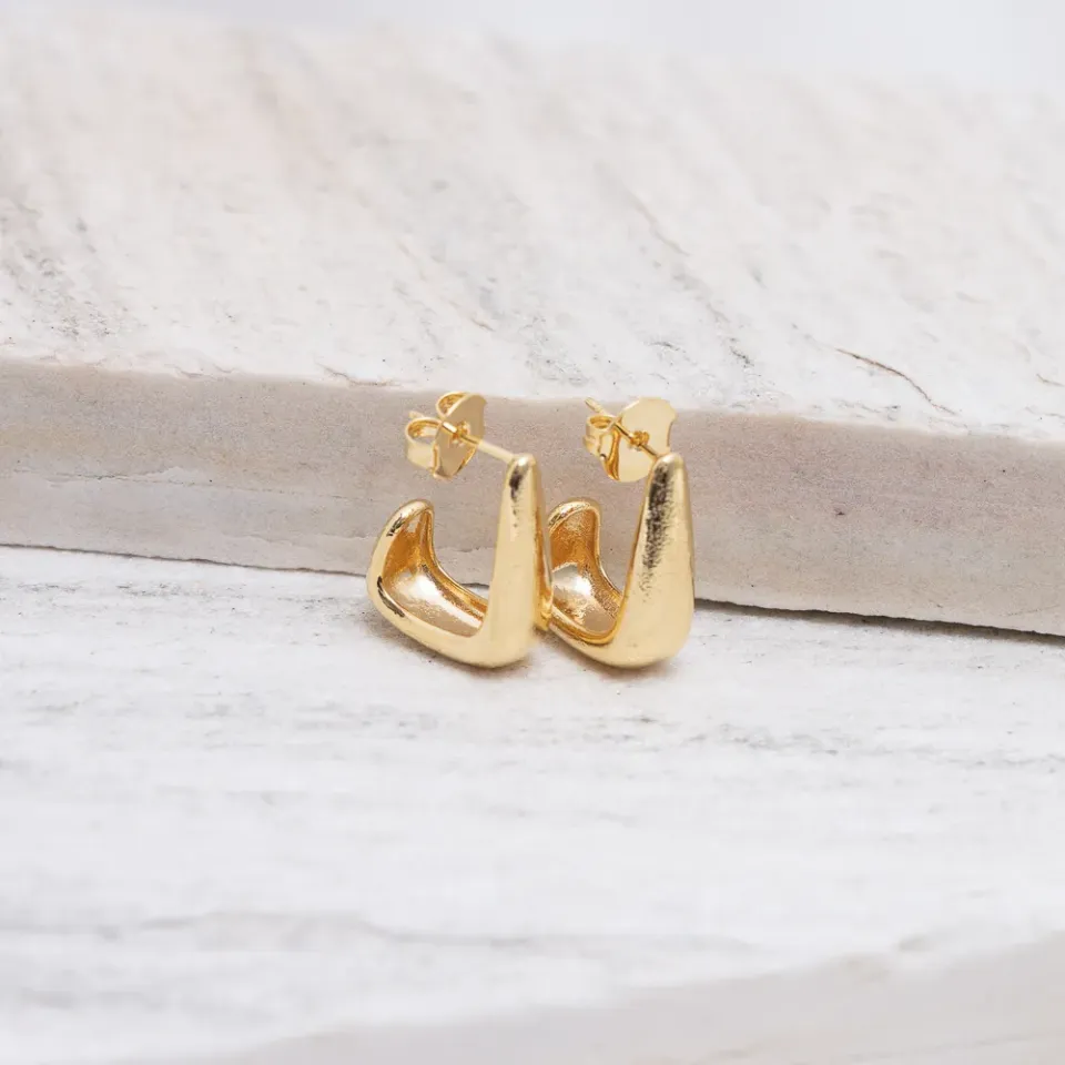 BRINCO ARGOLA SEMI ABERTA QUADRADA BANHO OURO 18K
