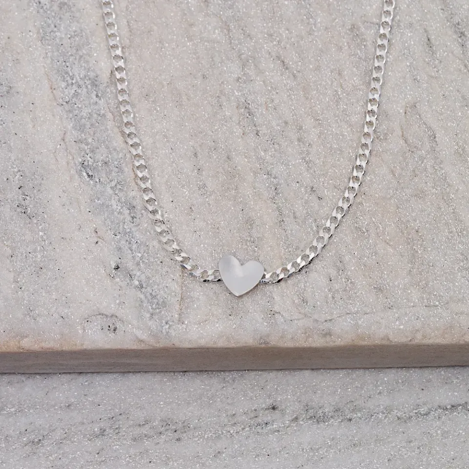CHOKER GRUMET COM CORAÇÃO BANHO PRATA