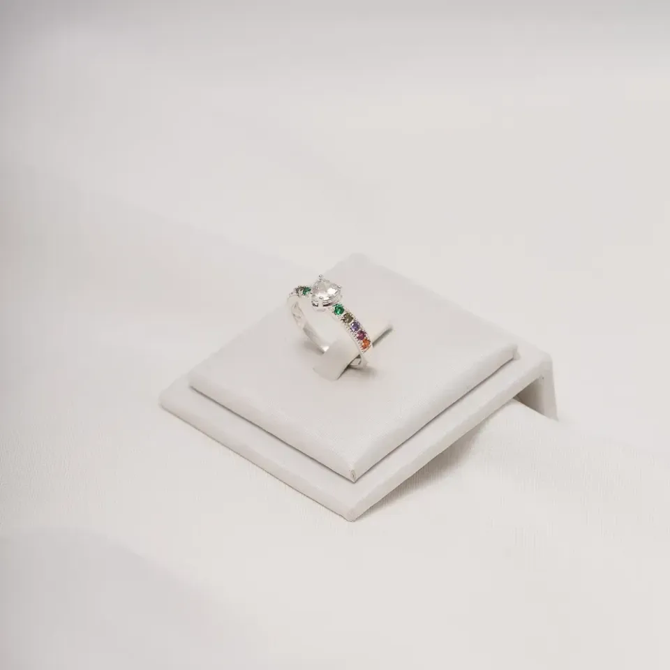 ANEL CORAÇÃO CRISTAL CRAVEJADO COM ZIRCÔNIAS COLORIDAS BANHO PRATA