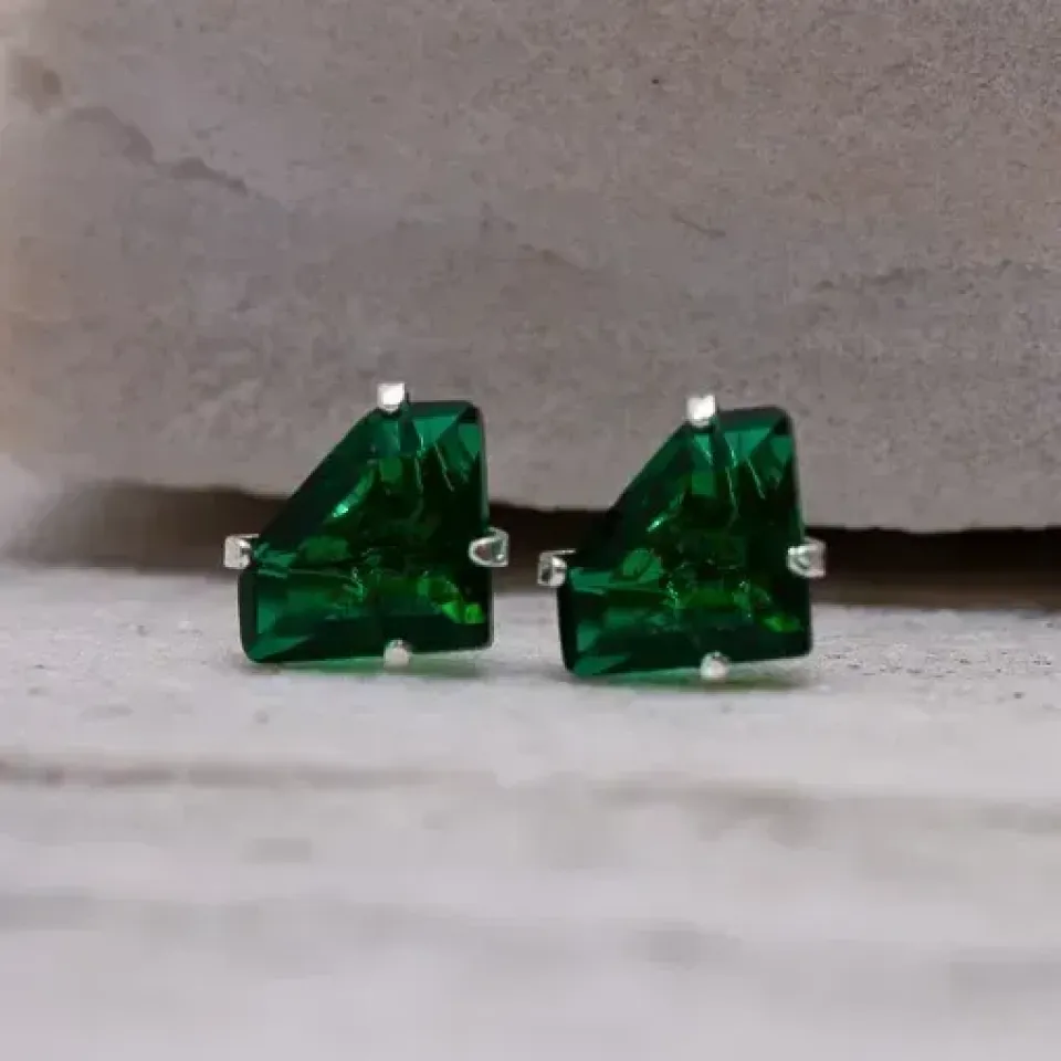BRINCO PONTO DE LUZ DIAMOND COM ZIRCÔNIA VERDE BANHO PRATA