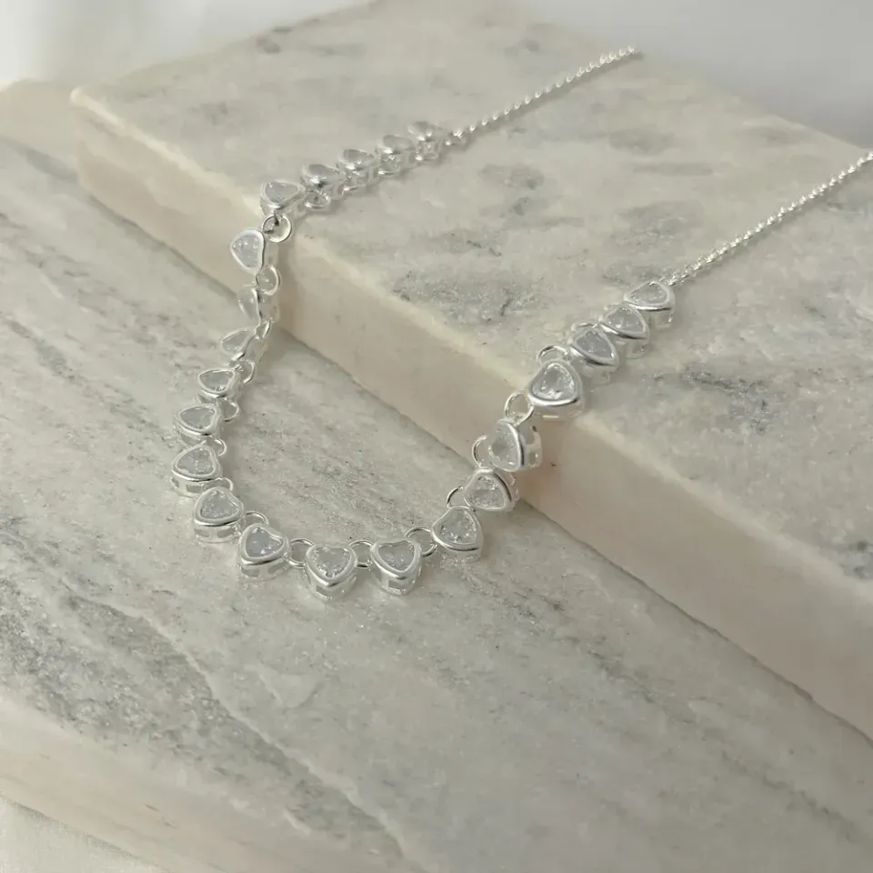 CHOKER CORAÇÃO COM ZIRCÔNIAS CRISTAIS BANHO PRATA