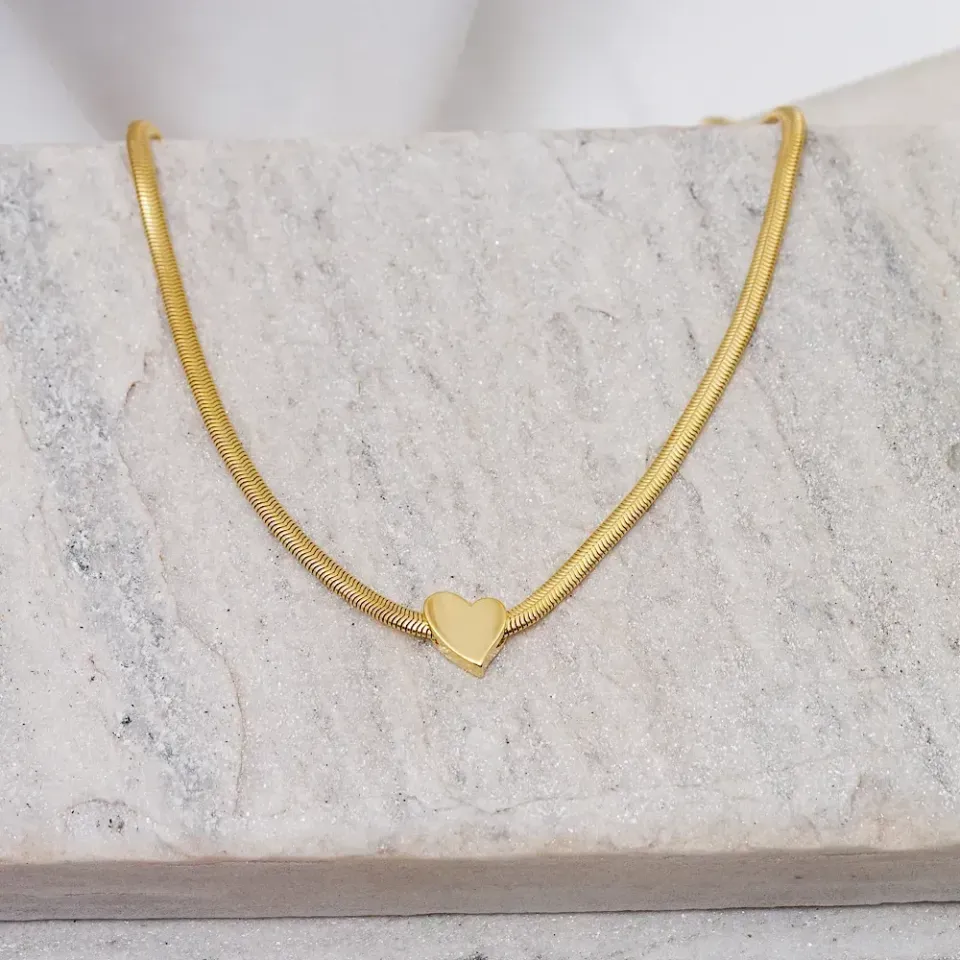 CHOKER FIO ALEMÃO COM CORAÇÃO BANHO OURO 18K