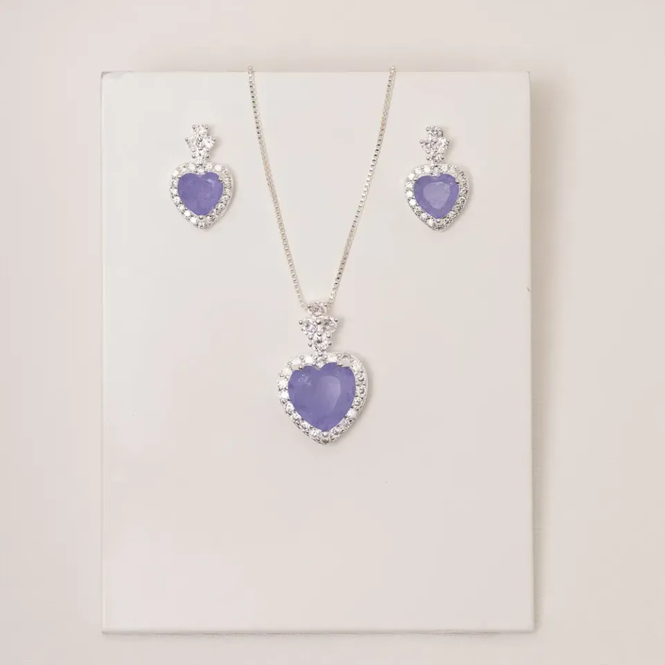 CONJUNTO CORAÇÃO COM PEDRA ZIRCÔNIA ROXA BANHO PRATA