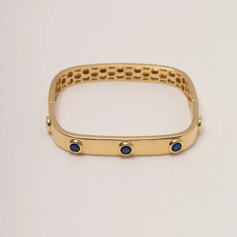 BRACELETE COM 5 ZIRCÔNIAS COR AZUL ESCURO BANHO OURO 18K