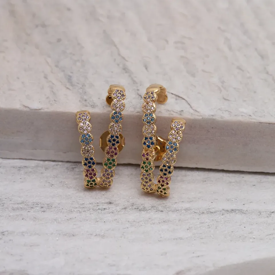 BRINCO EAR CUFF CRAVEJADO COM ZIRCÔNIAS COLORIDAS BANHO OURO 18K