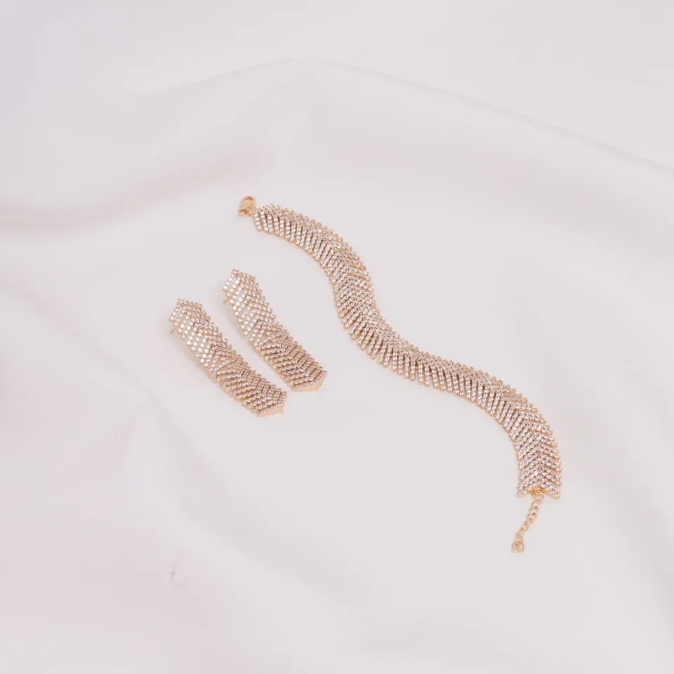 CONJUNTO BRINCO E PULSEIRA CRAVEJADOS COM ZIRCÔNIAS CRISTAIS BANHO OURO 18K