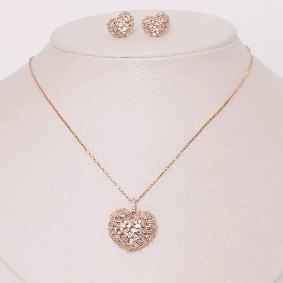 CONJUNTO CORAÇÃO CRAVEJADO COM ZIRCÔNIAS NAVETE CRISTAIS BANHO ROSÉ