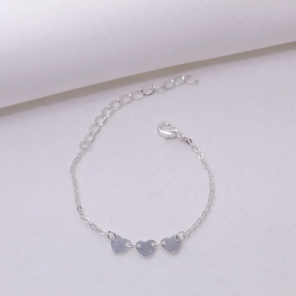 PULSEIRA INFANTIL TRÊS CORAÇÕES BANHO PRATA