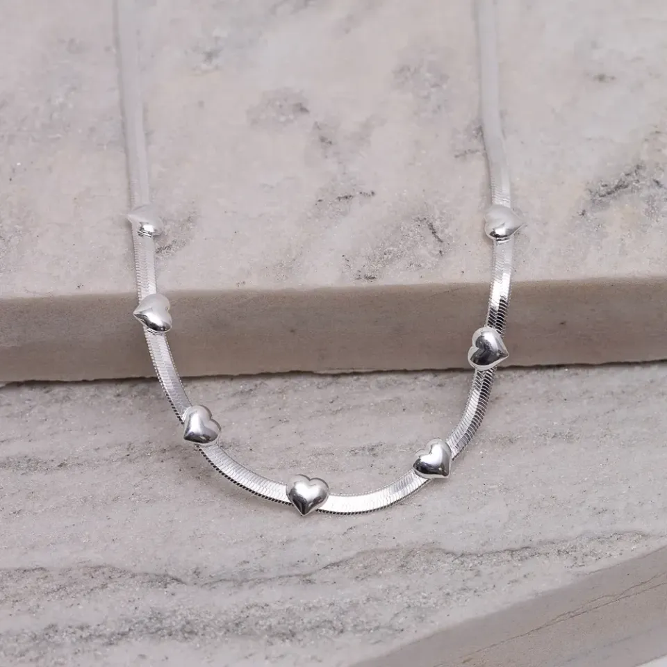 CHOKER FITA COM CORAÇÃO LISAS BANHO PRATA