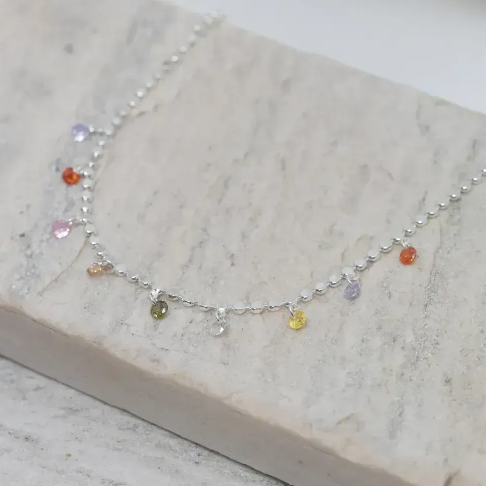 CHOKER LAMINADA COM PEDRAS COLORIDAS  BANHO PRATA