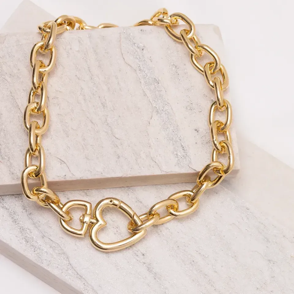 COLAR CARTIER FECHO CORAÇÃO G BANHO OURO 18K