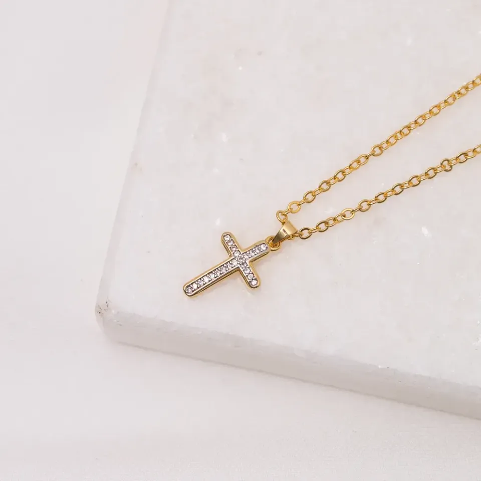 COLAR CRUZ PEQUENA COM ZIRCÔNIA CRISTAL BANHO OURO 18K