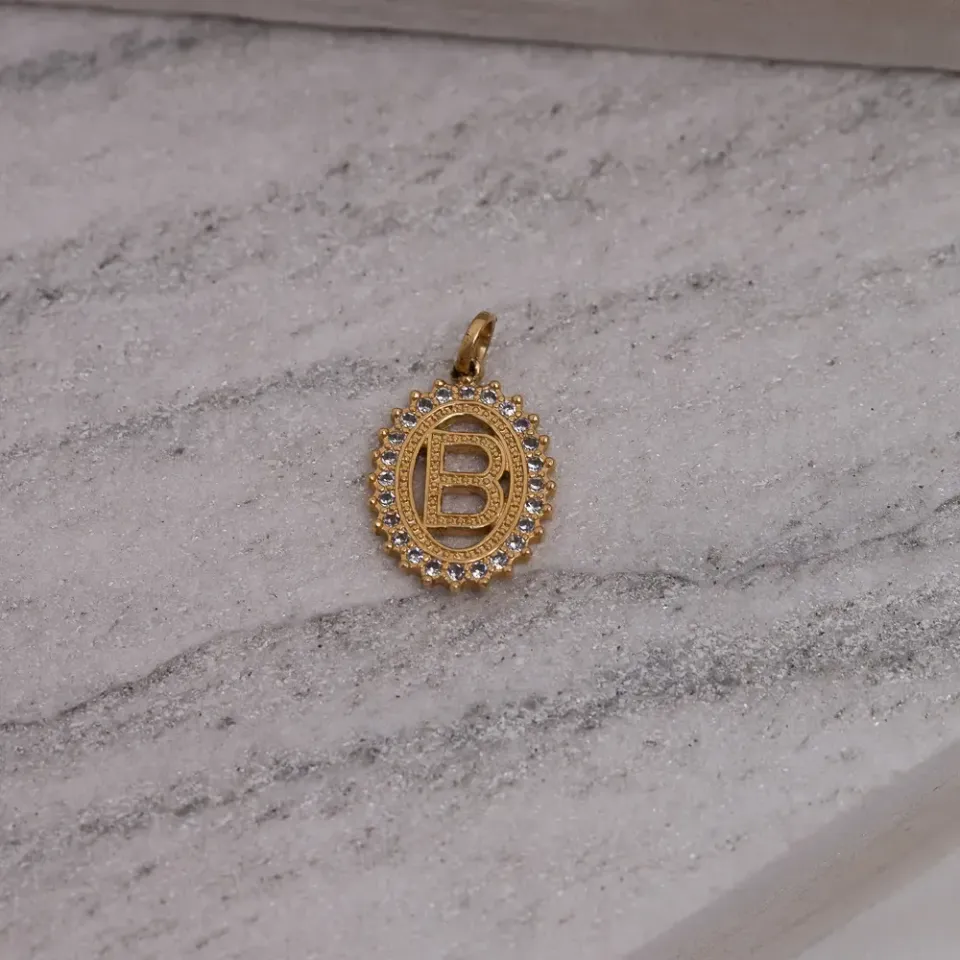 PINGENTE LETRA B COM ZIRCÔNIAS CRISTAIS BANHO OURO 18K