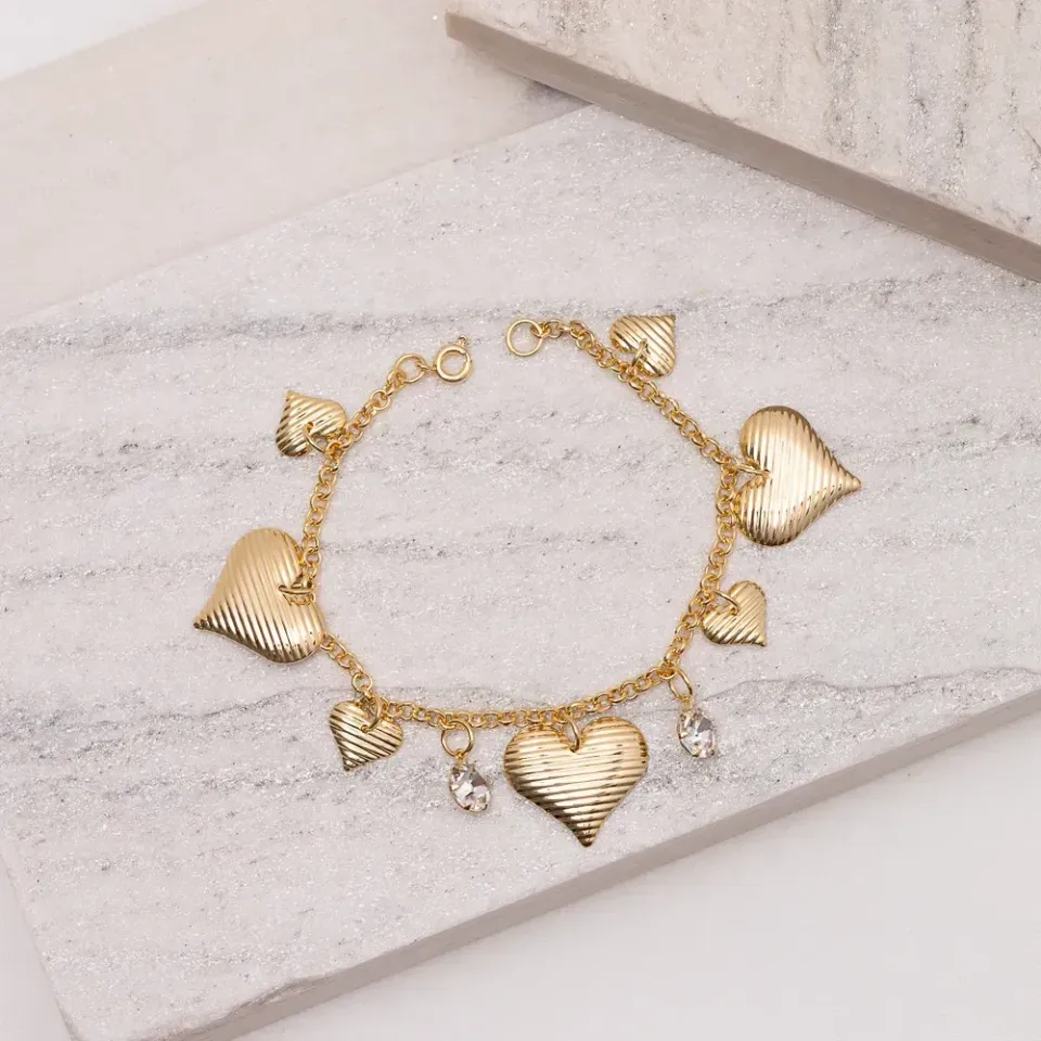 PULSEIRA COM PINGENTE CORAÇÕES BANHO OURO 18K