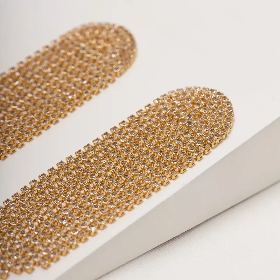 BRINCO FESTA FRANJA COM ZIRCÔNIAS CRISTAIS BANHO OURO 18K