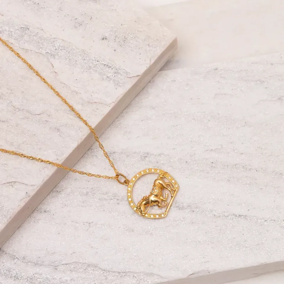 COLAR PINGENTE CAVALO COM ZIRCÔNIA BANHO OURO 18K
