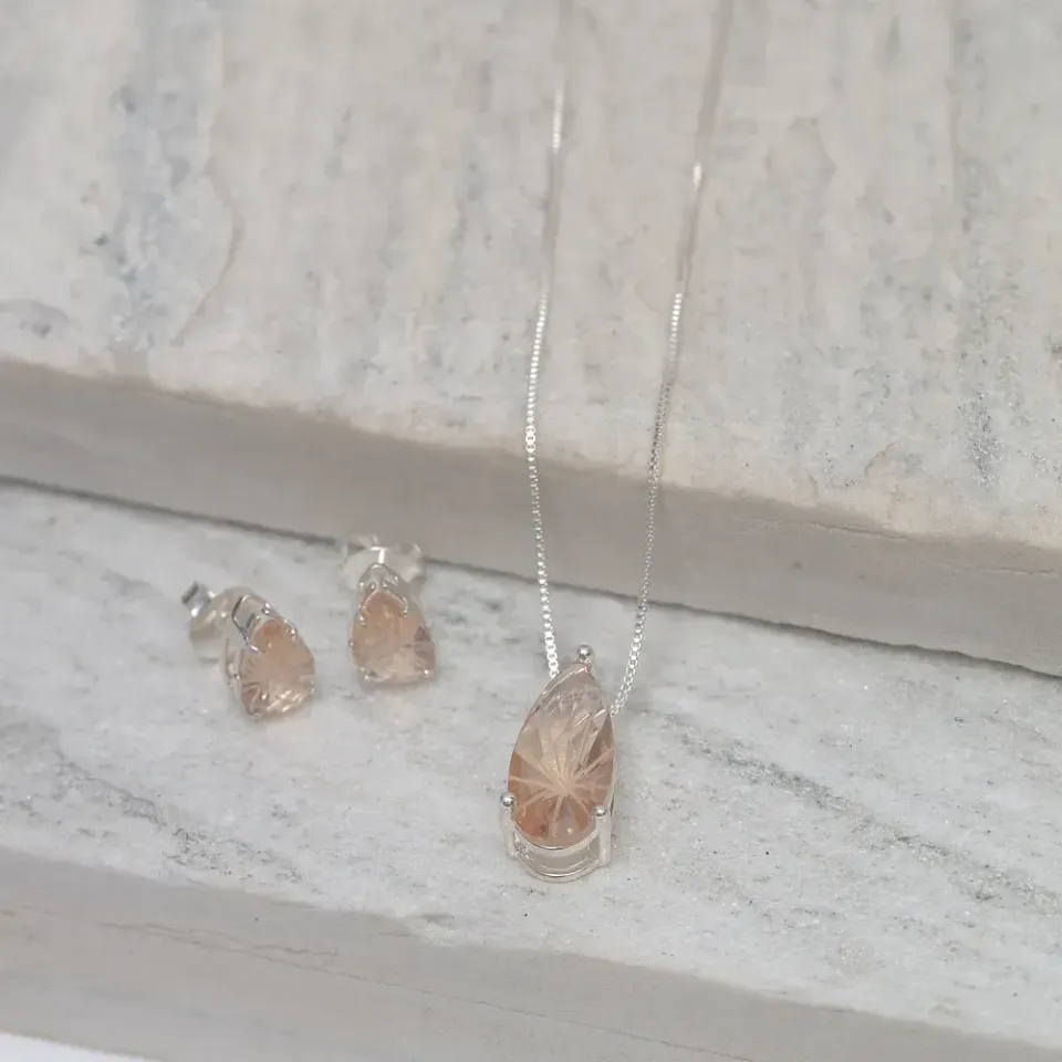 CONJUNTO GOTA COM PEDRA ROSÉ G BANHO PRATA