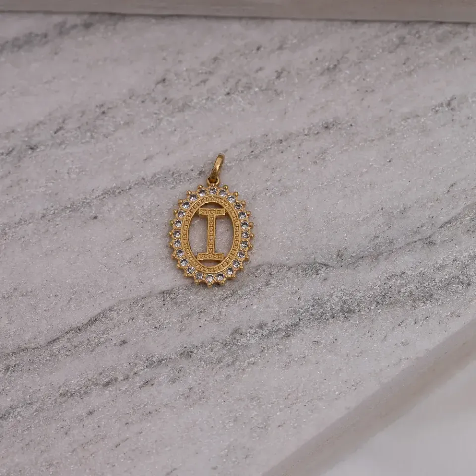 PINGENTE LETRA I COM ZIRCÔNIA BANHO OURO 18K
