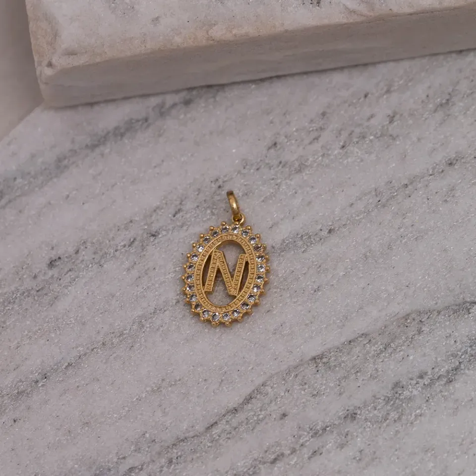 PINGENTE LETRA N COM ZIRCÔNIA BANHO OURO 18K