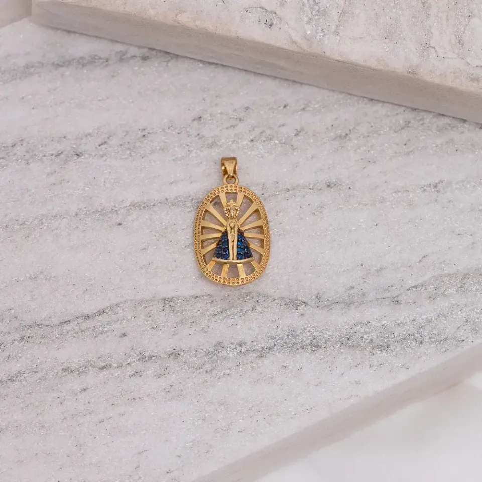 PINGENTE NOSSA SENHORA COM ZIRCÔNIA AZUL ESCURO BANHO OURO 18K
