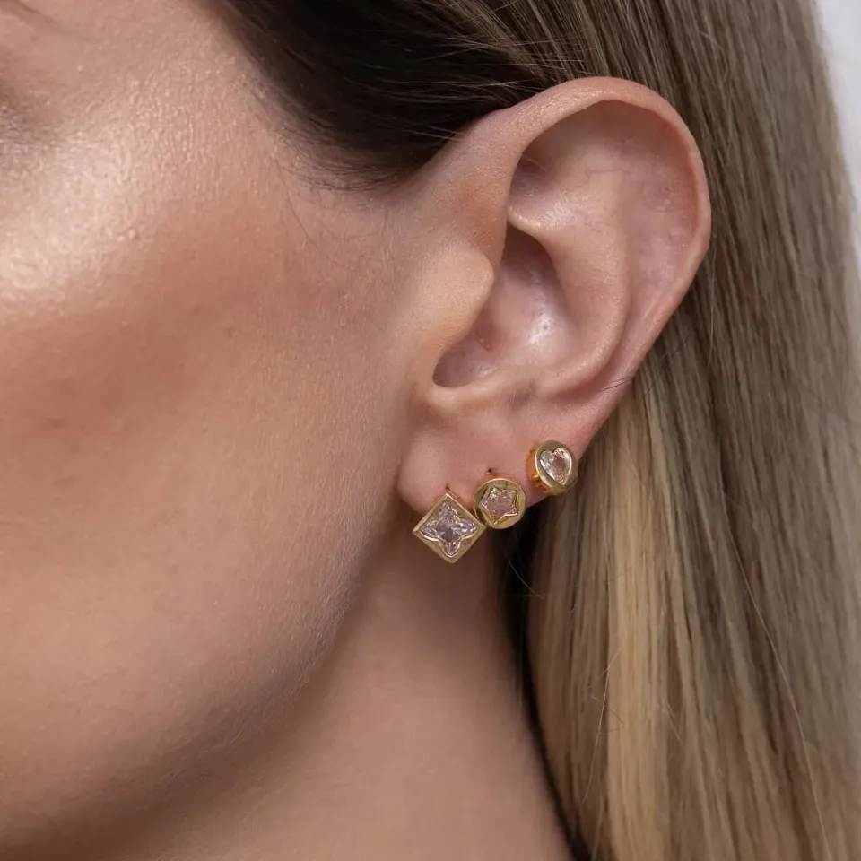 BRINCO CÍRCULO COM CORAÇÃO CRISTAL BANHO OURO 18K