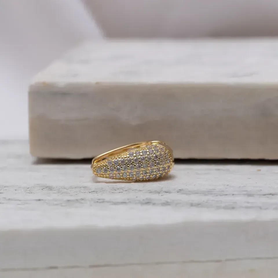 BRINCO ARGOLA OVAL M CRAVEJADO COM ZIRCÔNIA BANHO OURO 18K