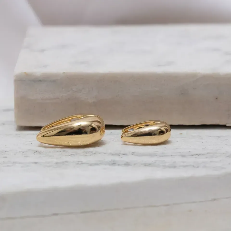 BRINCO ARGOLA OVAL P LISA BANHO OURO 18K