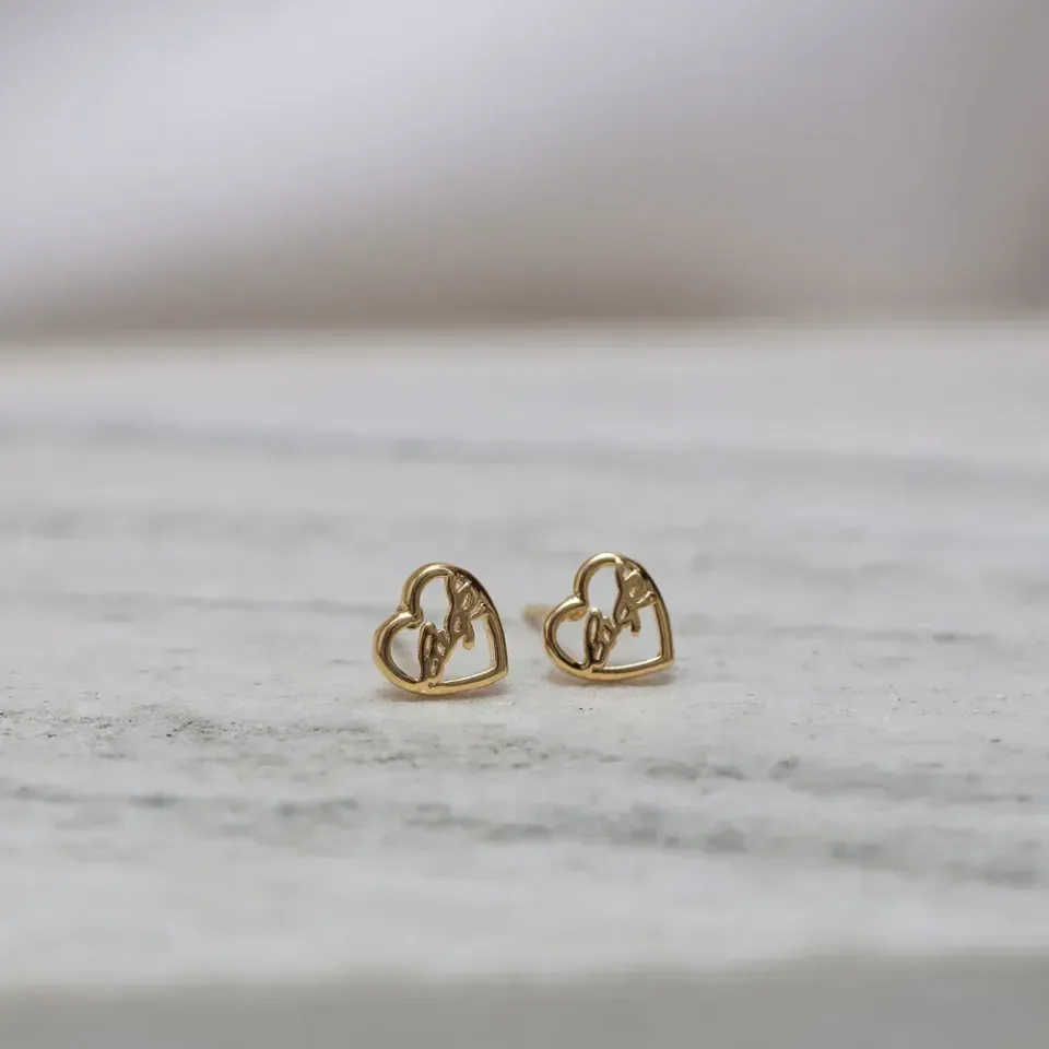 BRINCO CORAÇÃOZINHO LISO LOOK BANHO OURO 18K