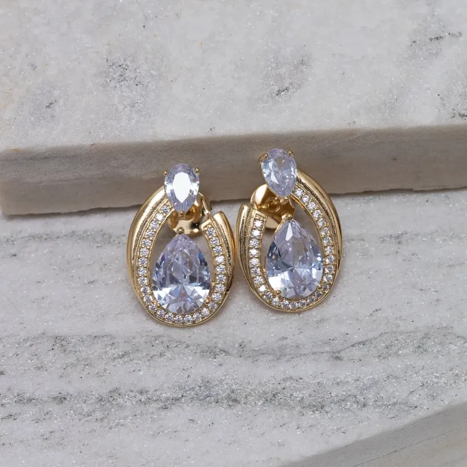 BRINCO FESTA COM ZIRCÔNIA E PEDRA CRISTAL BANHO OURO 18K