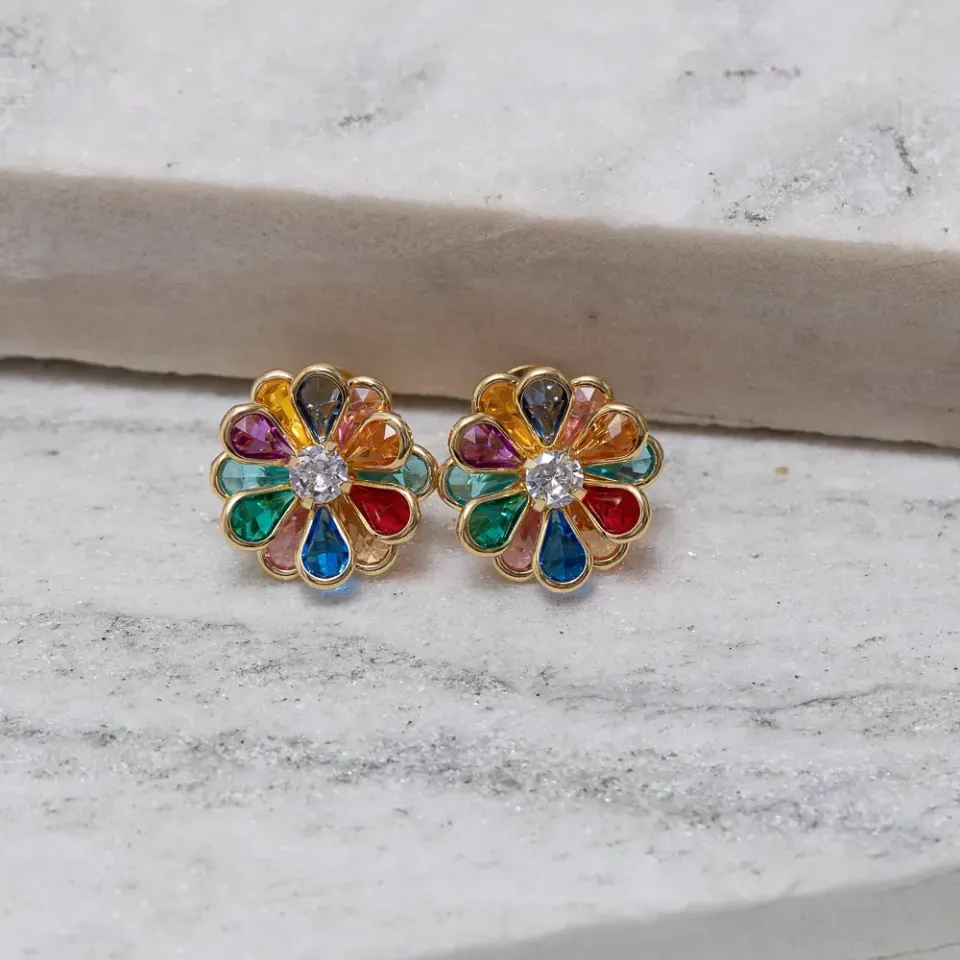 BRINCO FLOR CRISTAIS COLORIDOS BANHO OURO 18K