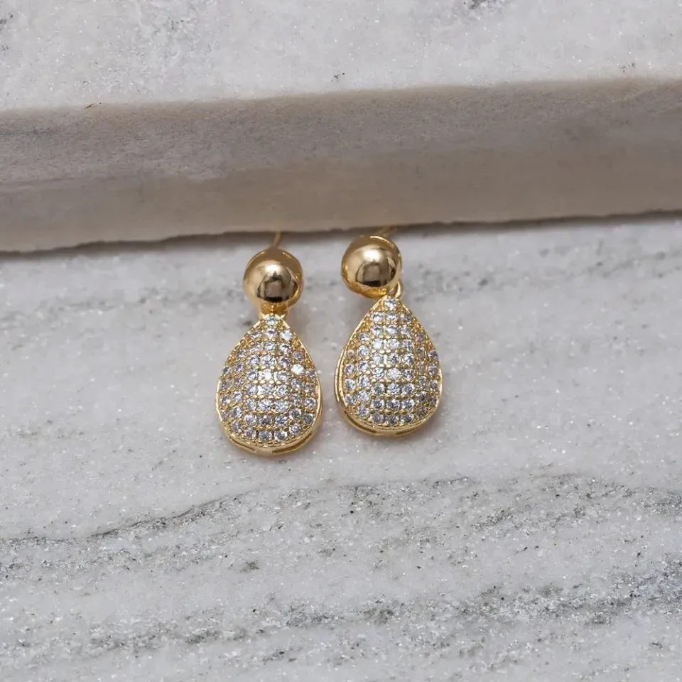 BRINCO GOTA CRAVEJADA COM ZIRCÔNIA BANHO OURO 18K