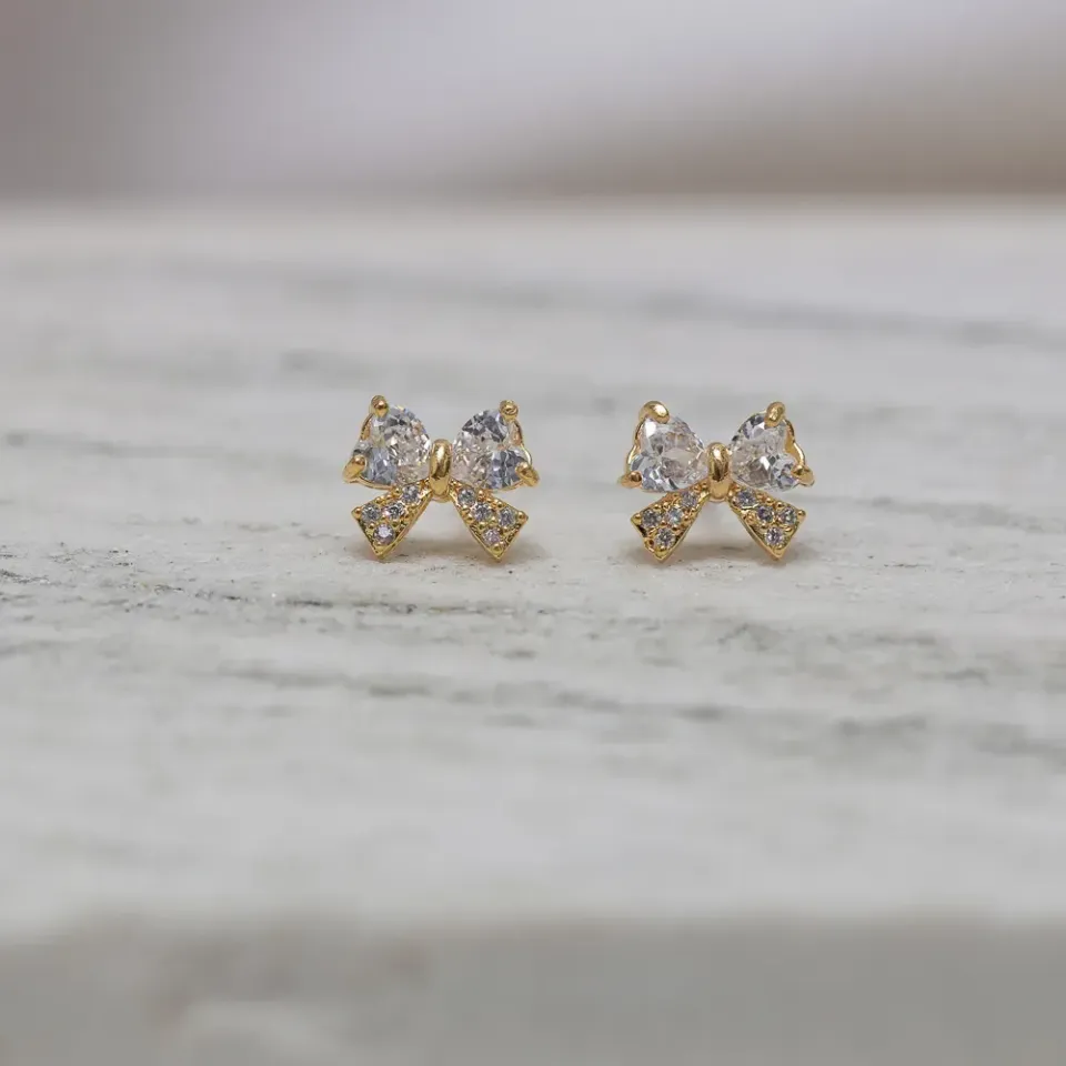 BRINCO LAÇO COM ZIRCÔNIA M BANHO OURO 18K