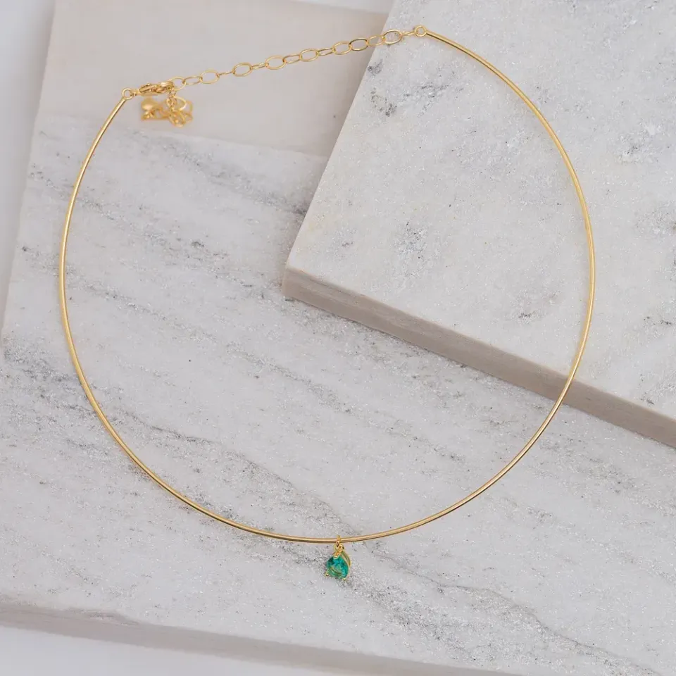 COLAR ARO COM PINGENTE GOTA VERDE BANHO OURO 18K
