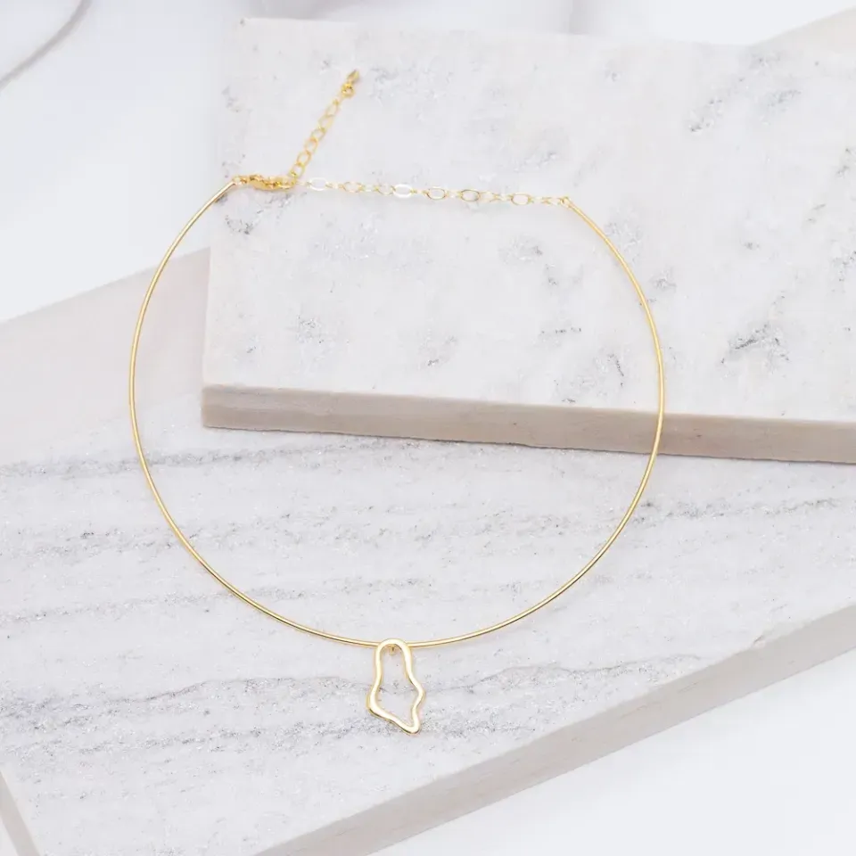 COLAR ARO COM PINGENTE ORGÂNICO VAZADO BANHO OURO 18K