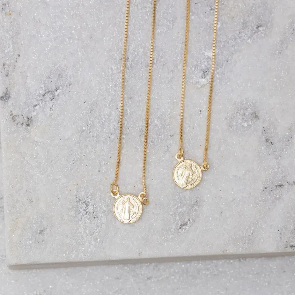 COLAR ESCAPULÁRIO REDONDO SÃO BENTO BANHO OURO 18K