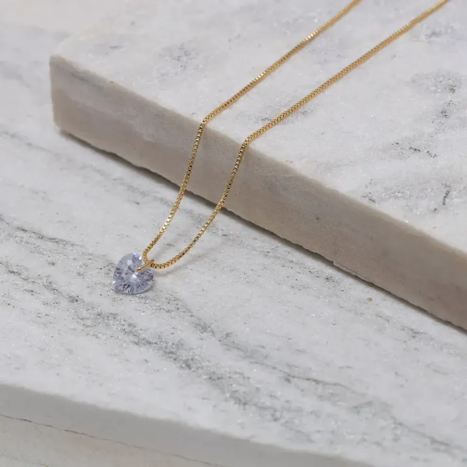 COLAR PONTO DE LUZ CORAÇÃO CRISTAL BANHO OURO 18K