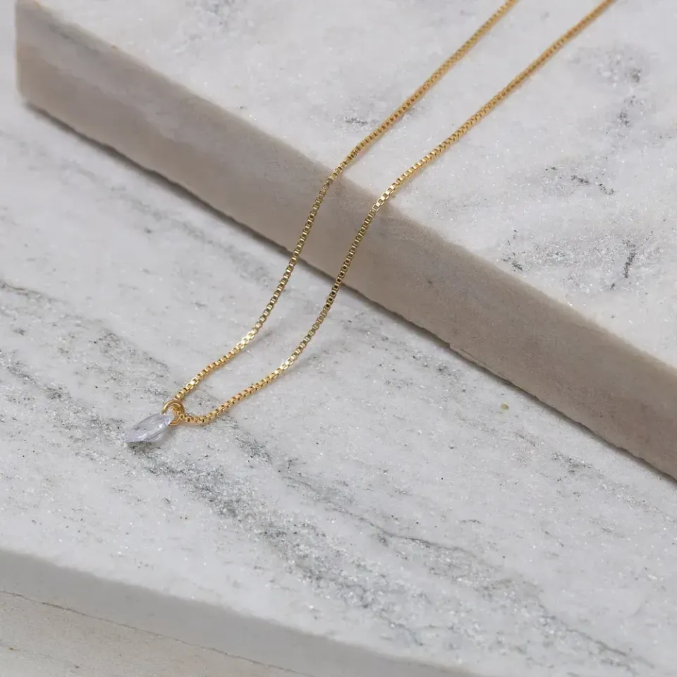 COLAR PONTO DE LUZ CRISTAL OVAL BANHO OURO 18K