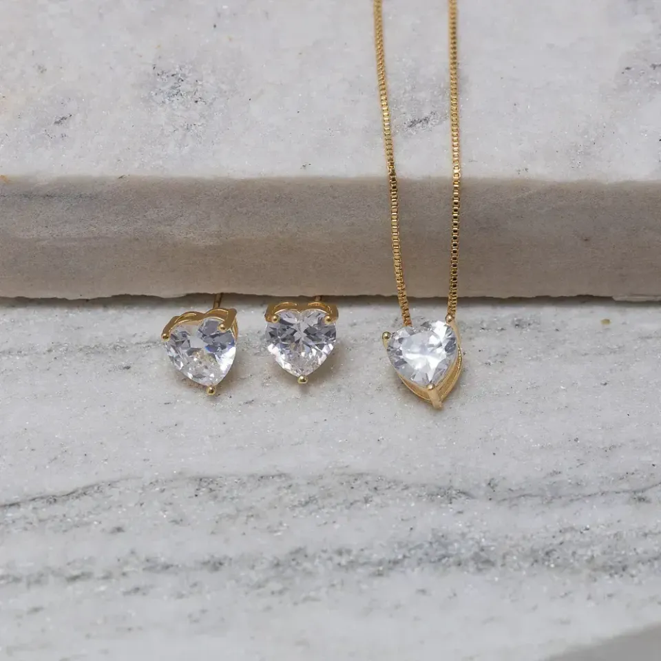 CONJUNTO CORAÇÃO PONTO DE LUZ CRISTAL BANHO OURO 18K