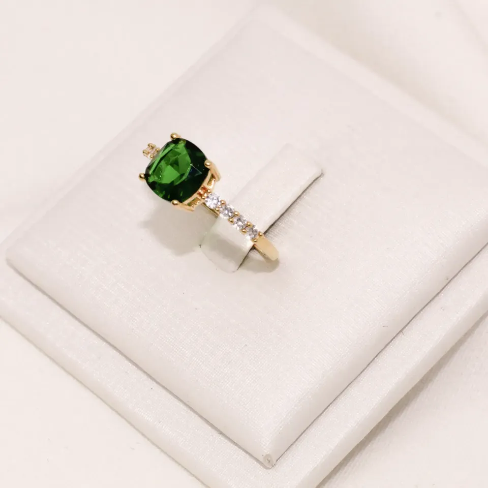 ANEL FORMATURA COM PEDRA VERDE ESMERALDA BANHO OURO 18K