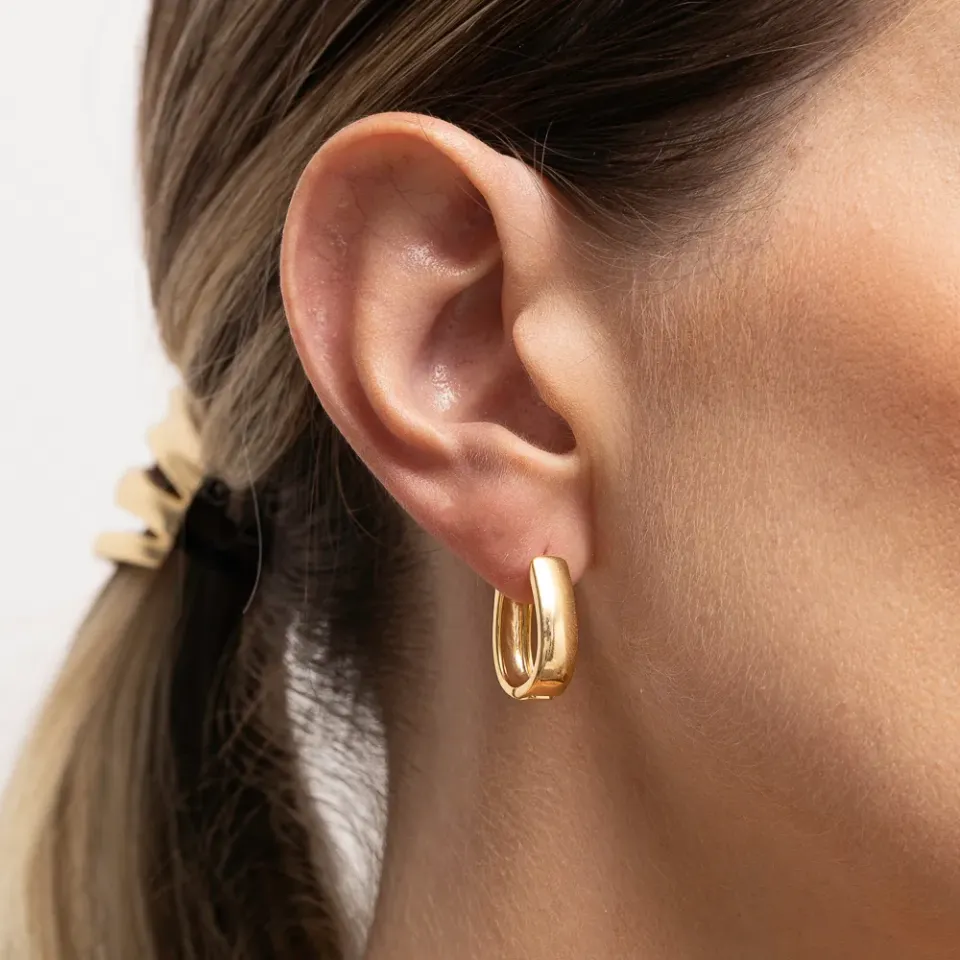 BRINCO ARGOLA QUADRADA LISA BANHO OURO 18K