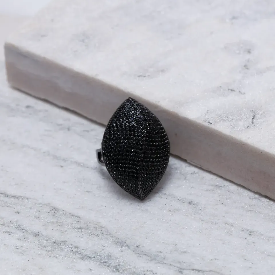 ANEL FOLHA CRAVEJADA COM ZIRCÔNIAS NEGRAS BANHO RÓDIO NEGRO