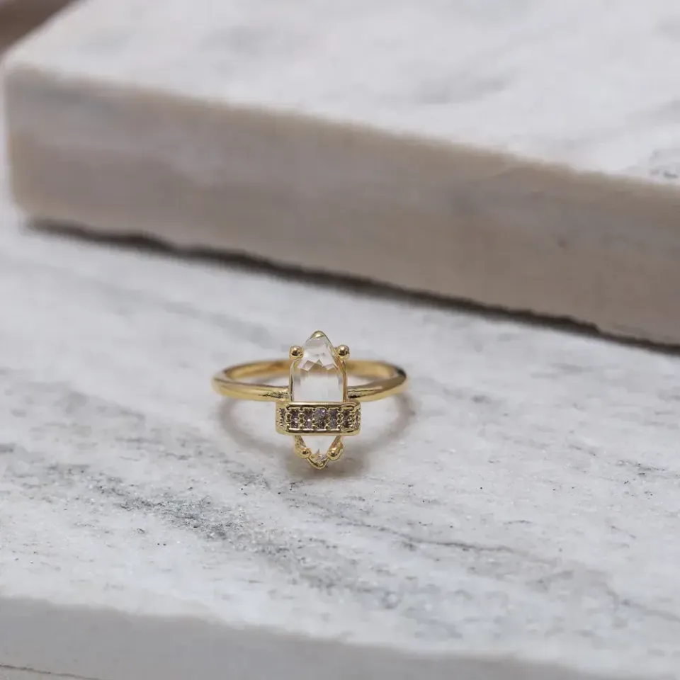 ANEL HEXÁGONO COM PEDRA CRISTAL BANHO OURO 18K